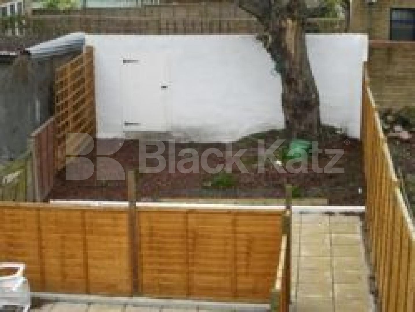 			3 Bedroom, 1 bath, 1 reception Flat			 Willoughby Road, Crouch End borders